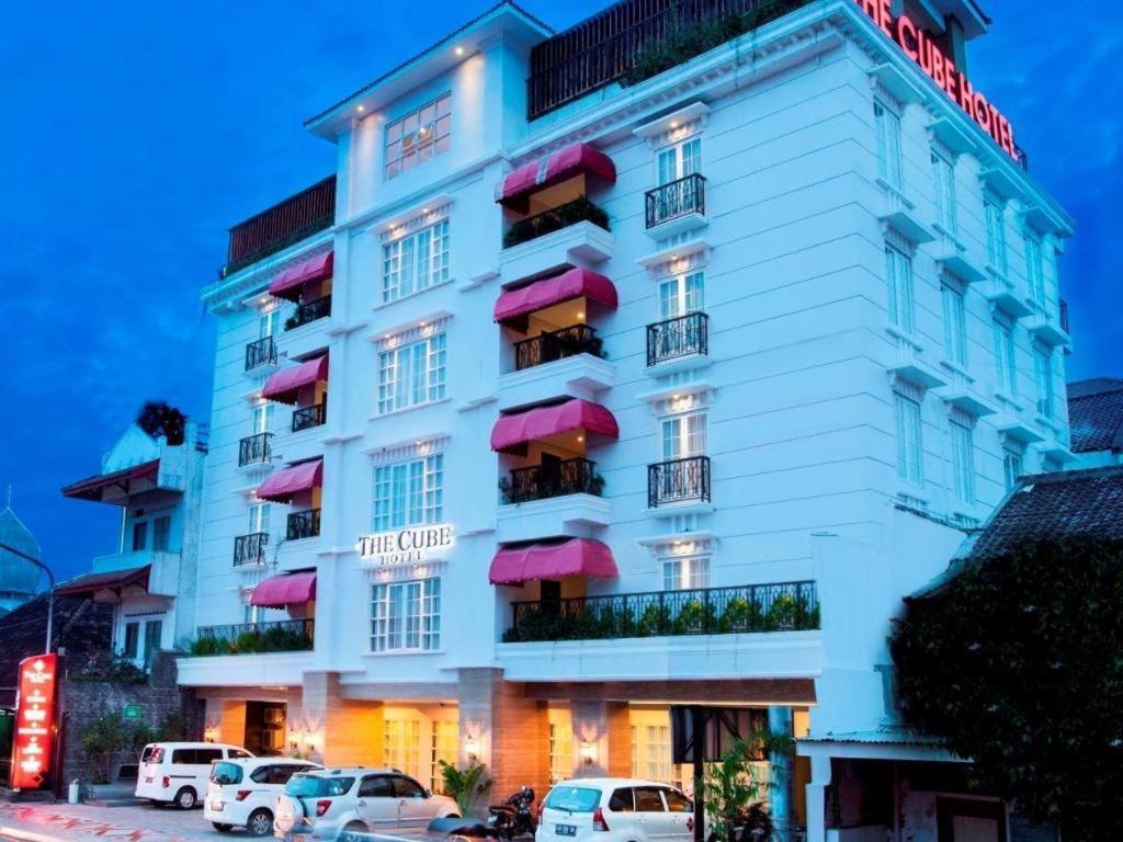 The Cube Hotel Malioboro, Azana Hotels Collection Yogyakarta Extérieur photo