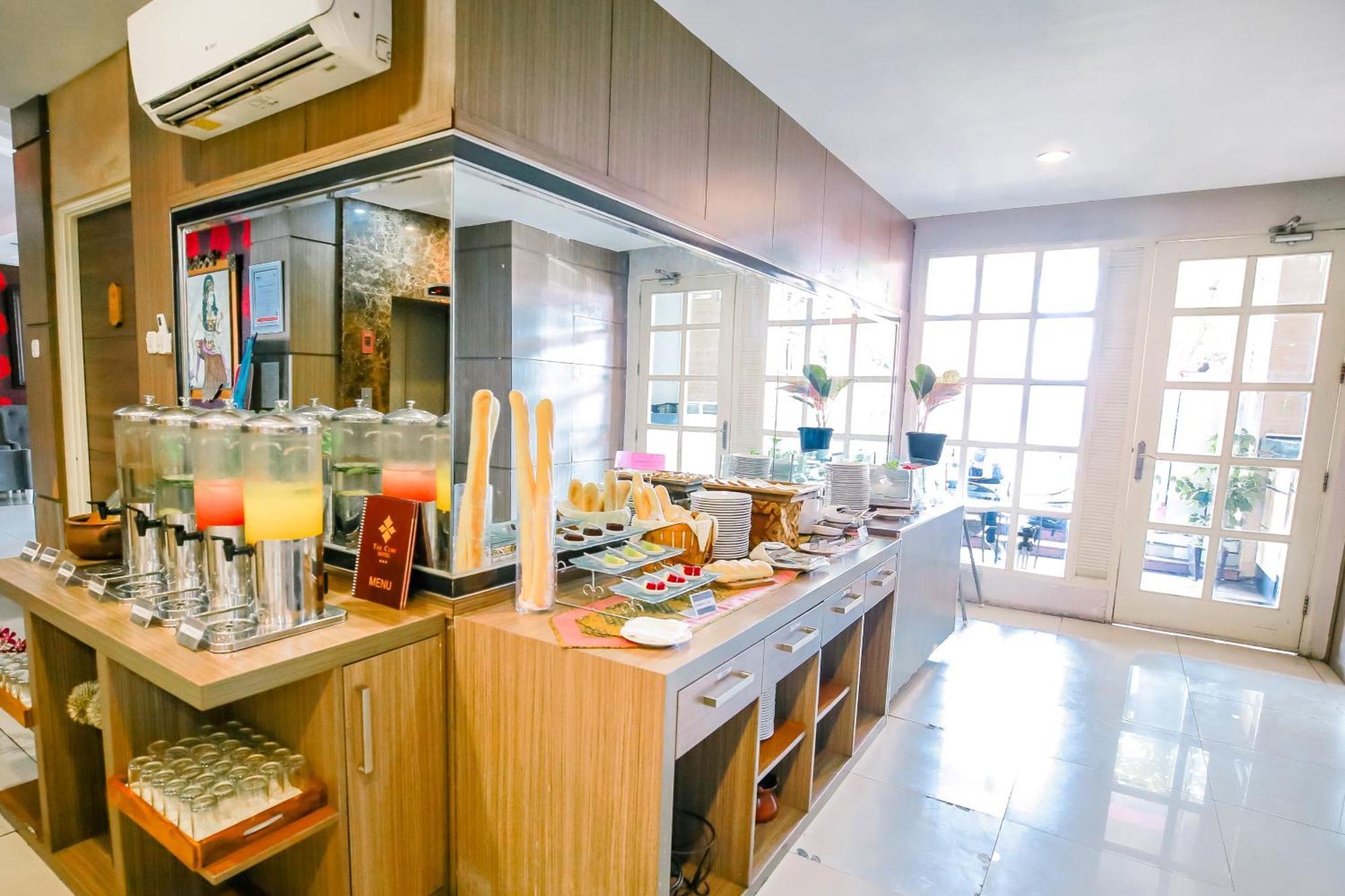 The Cube Hotel Malioboro, Azana Hotels Collection Yogyakarta Extérieur photo