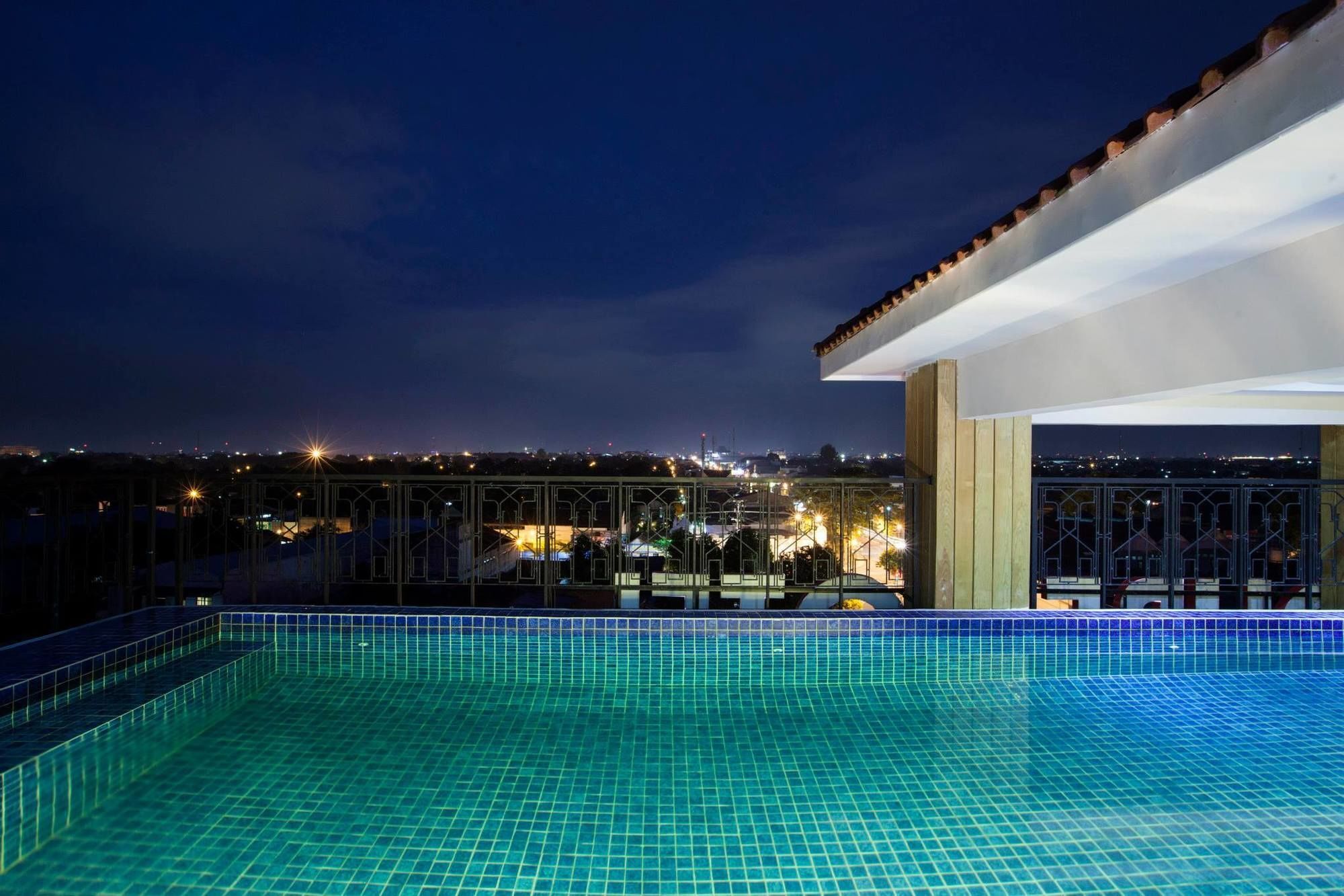 The Cube Hotel Malioboro, Azana Hotels Collection Yogyakarta Extérieur photo